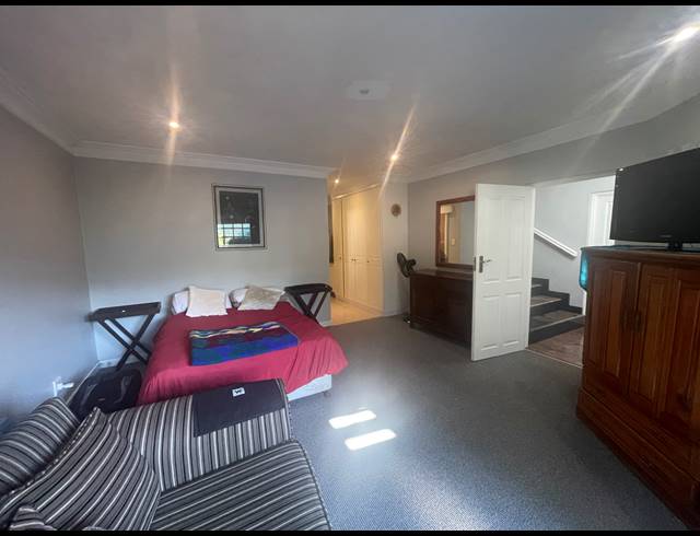3 BEDROOM TOWNHOUSE RENTED IN HILLCREST CENTRAL